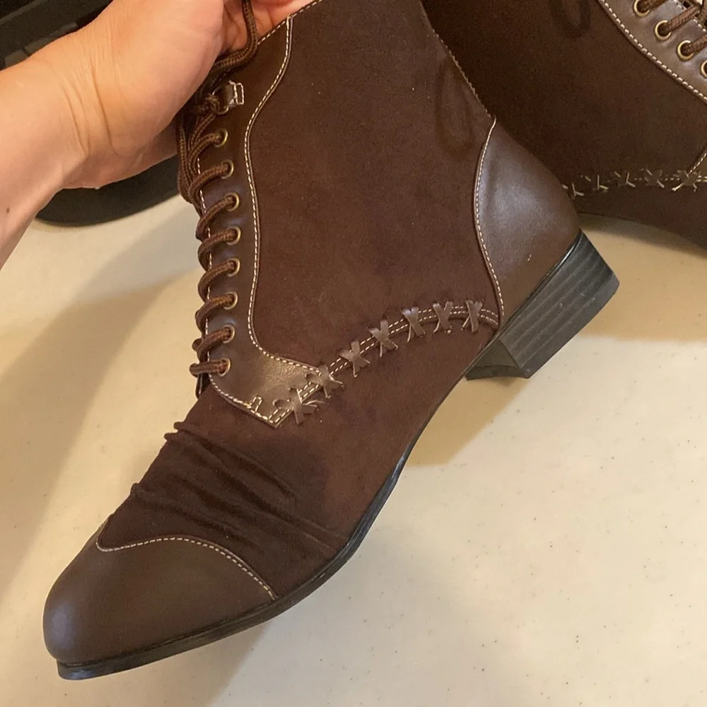 Unique Mad hatter style Stage boots, size 10-10.5